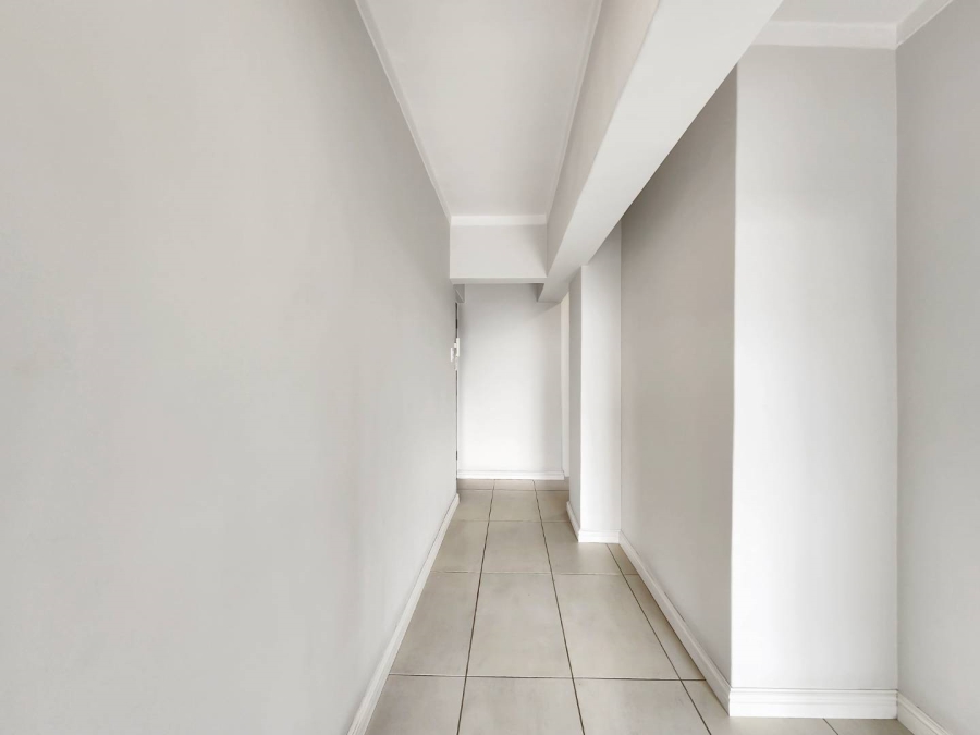 To Let 2 Bedroom Property for Rent in Green Point Western Cape